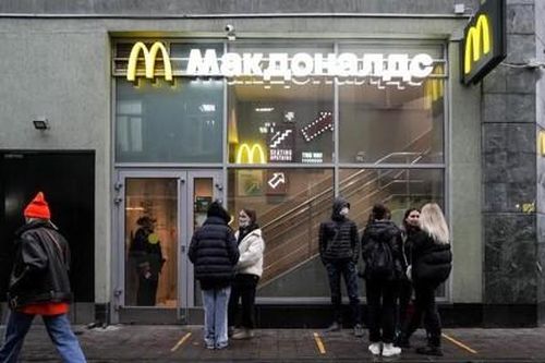 McDonald's, Starbucks, Coca-Cola ngừng hoạt động tại Nga