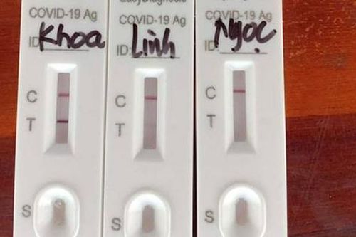 Vạch đậm khi test COVID-19 tại nhà có phải bệnh nặng không? Chuyên gia chỉ rõ 2 thời điểm cần test nhanh, tránh lãng phí!