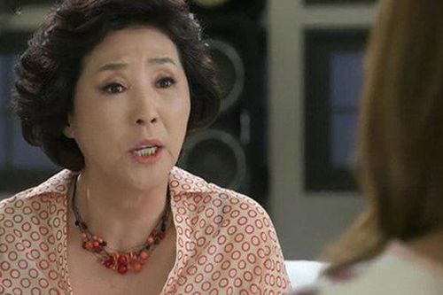 Dù đã li hôn nhiều năm, mẹ chồng vẫn o ép nàng dâu tới khi nghe cháu nội nói một câu bà liền im bặt