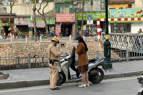 Phạt hàng chục lái xe đi ngược chiều trên tuyến đường 'nóng'