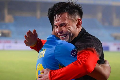Trung vệ Việt kiều Adriano Schmidt chờ 5 năm để lên tuyển Việt Nam