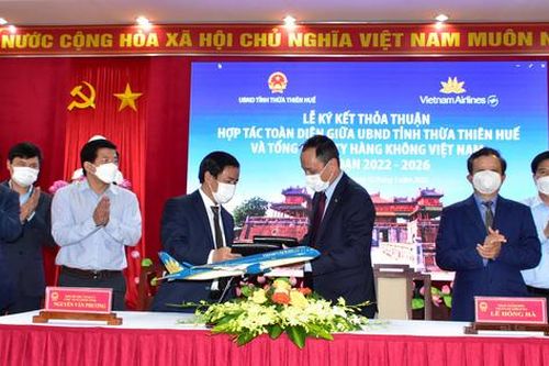 Thừa Thiên Huế và Vietnam Airlines ký thỏa thuận hợp tác toàn diện