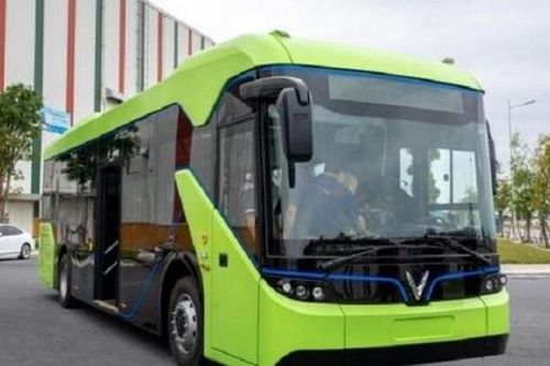 Kỳ vọng xe buýt điện giảm tải áp lực xăng tăng giá