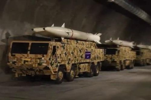 Iran tiết lộ hầm ngầm chứa tên lửa và máy bay không người lái