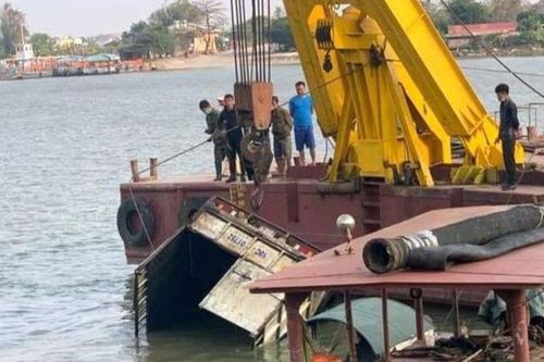Tìm thấy thi thể phụ xe tải bị trôi sông trong lúc chờ phà