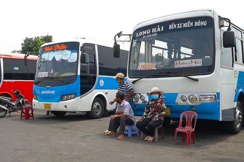 Xăng tăng giá liên tục, tài xế xe khách chạy không lương để giữ mối