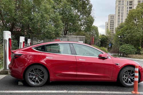 Chủ xe Tesla ở Trung Quốc tá hỏa vì hóa đơn sạc pin hơn 600.000 USD