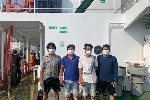 Đại sứ quán Việt Nam tại Thái Lan hỗ trợ 4 thuyền viên của tàu Huy Hoàng gặp nạn