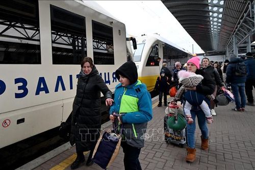 Ba Lan hỗ trợ miễn phí vé tàu cho người sơ tán từ Ukraine đến Đức