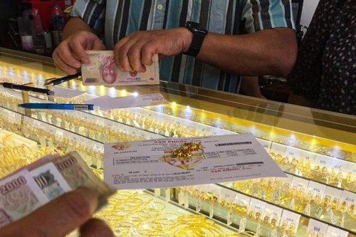Vàng lao dốc không phanh sau nhiều ngày liên tiếp lập đỉnh mới