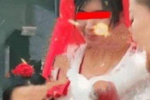 Lấy vợ hơn mình 20 tuổi, chú rể đưa ra lý do gây tranh cãi