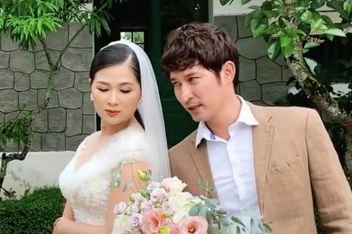Vợ chồng Huy Khánh khoe ảnh tình tứ kỉ niệm 10 năm kết hôn, nhan sắc sau 10 năm gây sốt