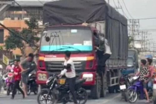 Vụ nhóm thanh niên đập phá xe tải, hành hung tài xế: 'Ngỡ ngàng bật ngửa' vì nguyên nhân xảy ra xô xát