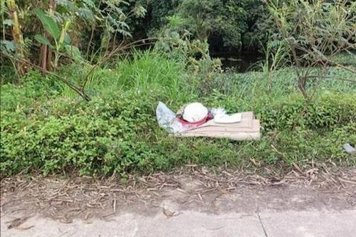 Hà Tĩnh: Phát hiện thi thể người đàn ông bên bờ kênh, lưỡi dao găm vào bụng