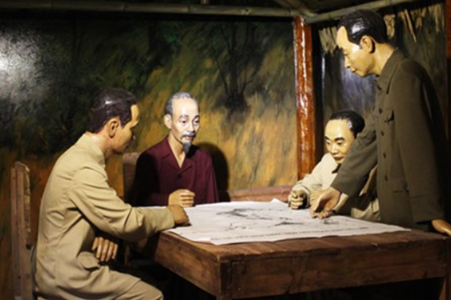 Triển lãm thơ diễn ca lịch sử 'Theo dấu chân Đại tướng'