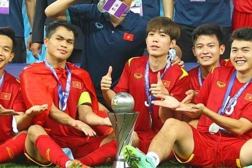 Trung vệ CLB bóng đá CAND tiếp được triệu tập lên U23 Việt Nam