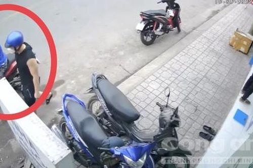 Nam sinh ĐHQG TPHCM nhiệt tình chỉ đường giùm, ai ngờ bị dàn cảnh trộm xe