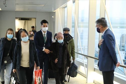 300 người Việt sơ tán từ Ukraine sang Ba Lan đã được đưa về nước an toàn