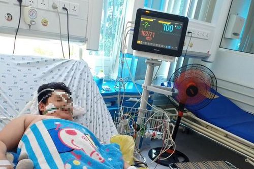 Cứu sống bé trai vừa mắc COVID-19 vừa sốt xuất huyết nặng