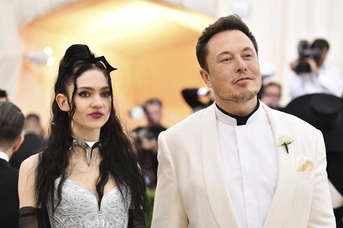 Bạn gái cũ tiết lộ Elon Musk sống như người nghèo