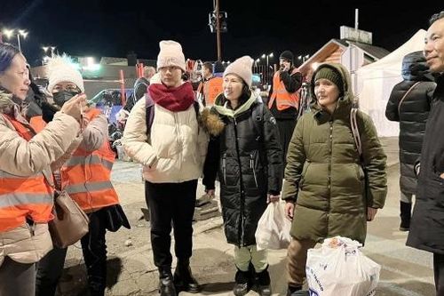 Chuyện về những tình nguyện viên ở biên giới Ukraine