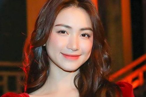 Hòa Minzy rạng rỡ hậu ly hôn