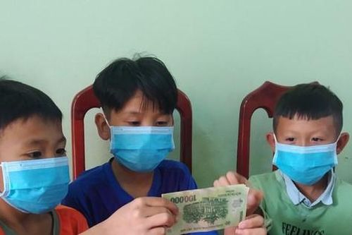 Hành động đẹp của 3 học sinh tiểu học ở Quảng Bình