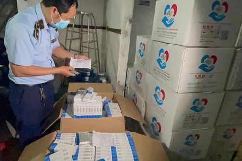 Thu giữ 60.000 kit test COVID-19, 80.000 viên Liên hoa thanh ôn chuyển từ nước ngoài về