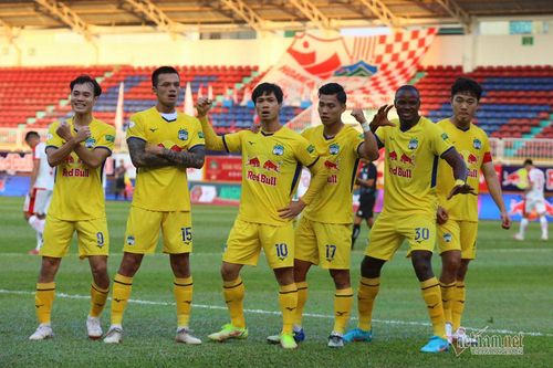 HLV Kiatisuk: Lẽ ra Công Phượng phải lập hat-trick
