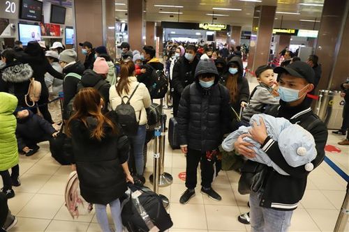Hơn 4.500 người Việt đã sơ tán từ Ukraine sang các nước lân cận
