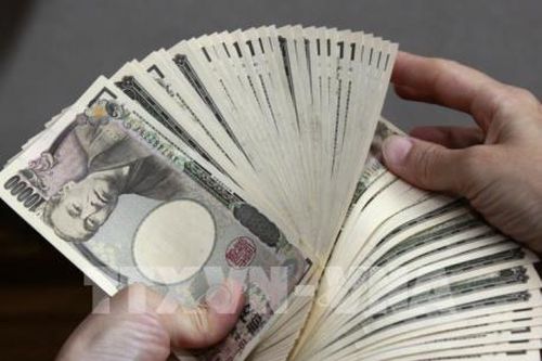 Đồng yen xuống mức thấp nhất trong 5 năm, chứng khoán Tokyo lại lao dốc