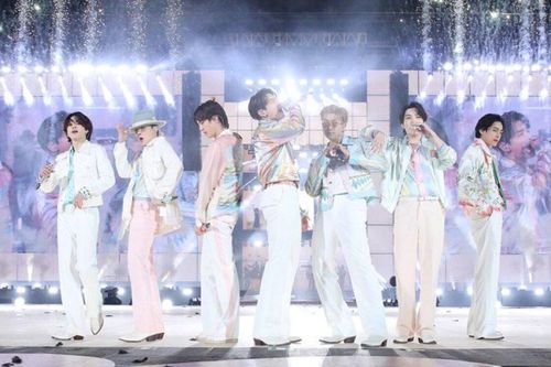 Vừa kết thúc ngày concert đầu tiên, BTS cũng đút túi thêm thành tích Youtube mới toanh