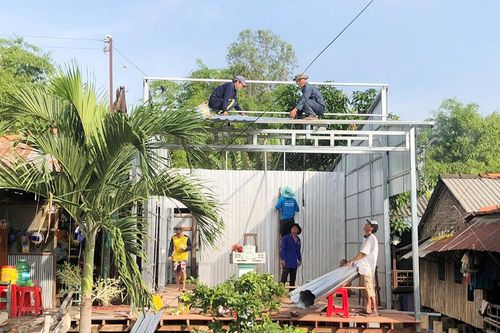 'Đội quân' cất nhà từ thiện ở xứ đạo