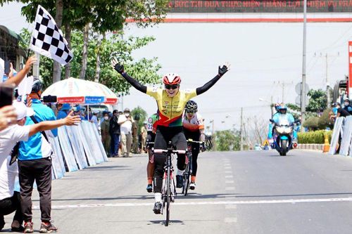Chặng 8 Biwase cup 2022: Tay đua Trần Thị Phương Dung (TP.HCM Vinama) về nhất chặng