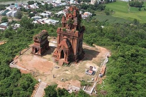 Thi công tu bổ tháp Bánh Ít không để ảnh hưởng di tích gốc