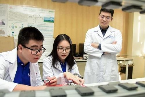 Tuyển sinh ngành Y không có môn Sinh học: Liệu có bất thường?