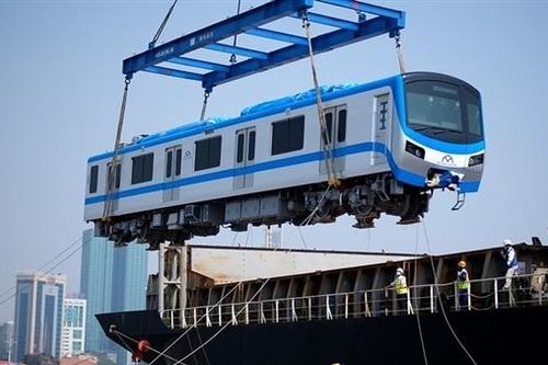 Thêm 2 đoàn tàu của tuyến Metro số 1 cập cảng Khánh Hội