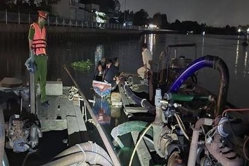 Liên tiếp phát hiện khai thác cát trái phép trên sông Đồng Nai