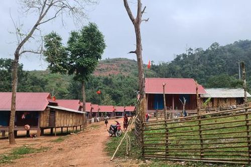 Xã biên giới có trường, trạm khang trang nhưng chưa có điện lưới