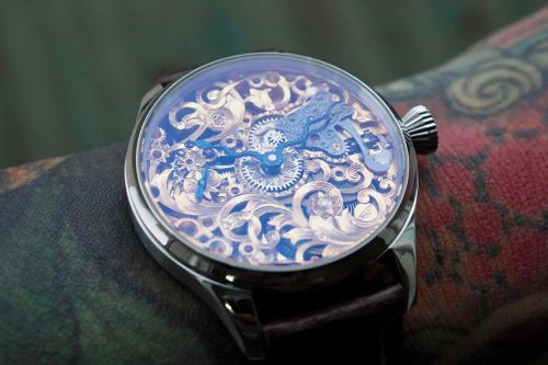 Mẫu đồng hồ được điêu khắc trong một tháng