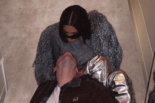 Kim Kardashian đăng ảnh tình cảm bên bạn trai