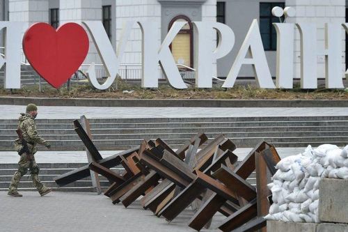 Mọi con đường Kyiv 'đều là pháo đài' giữa lúc Nga áp sát