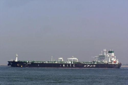 Mỹ tịch thu hàng hóa trên hai tàu chở dầu của Iran