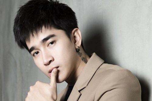 Chi Dân 'cưỡng hôn' một sao nữ, cư dân mạng tích cực đẩy thuyền