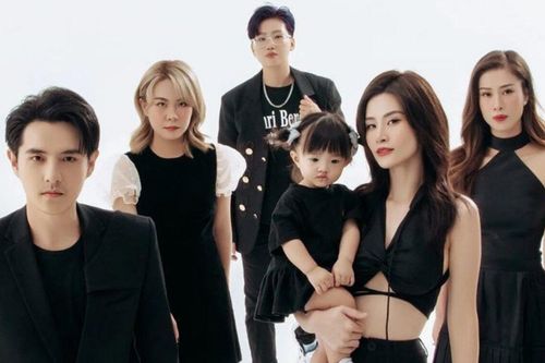 Ái nữ Winnie xuất hiện trong ảnh kỉ niệm 10 năm công ty của bố mẹ: Thần thái như mẫu nhí chuyên nghiệp