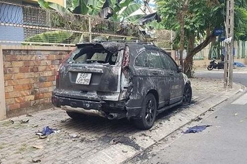 TP. HCM: Ba ô tô nghi bị phóng hỏa đốt trong đêm