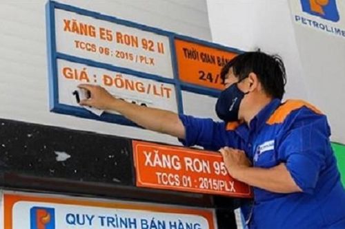 Tài xế công nghệ 'lắc lư' khi giá xăng không ngừng leo thang
