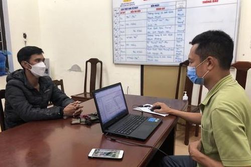 Bắt tên trộm chuyên đu dây vào các cửa hàng trộm cắp tài sản