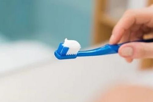 Sau khi khỏi Covid-19, tôi có cần thay bàn chải đánh răng, khăn rửa mặt không?