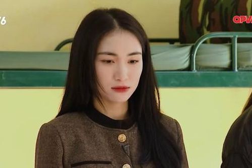 Hòa Minzy 'nhập ngũ' với mong muốn mang đồ 'hồi môn' nhà Hoa dâm bụt để lên hình cho vui?